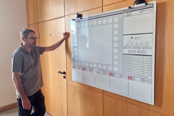 Taktische Arbeitstafel © IdF NRW Münster - 1.200 x 1.000 mm mit 2 Saughaltern - INEOS Solvents Germany GmbH