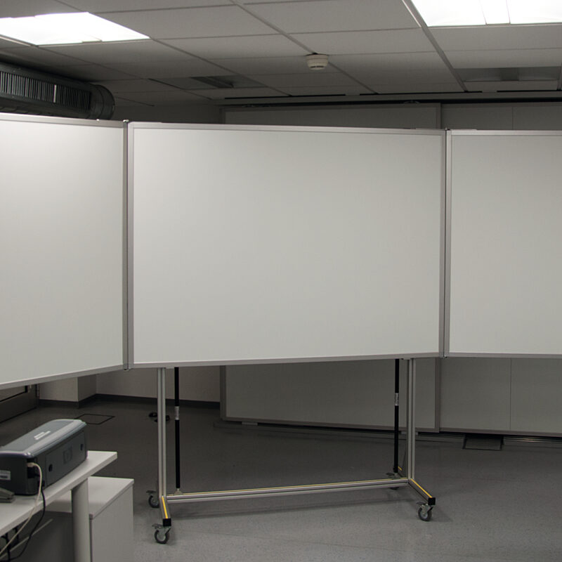 Bezirksregierung Münster - fahrbare und höhenverstellbare Klapptafel 3.400 x 1.200 mm